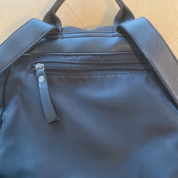 Black backpack - Picture 7 of 8